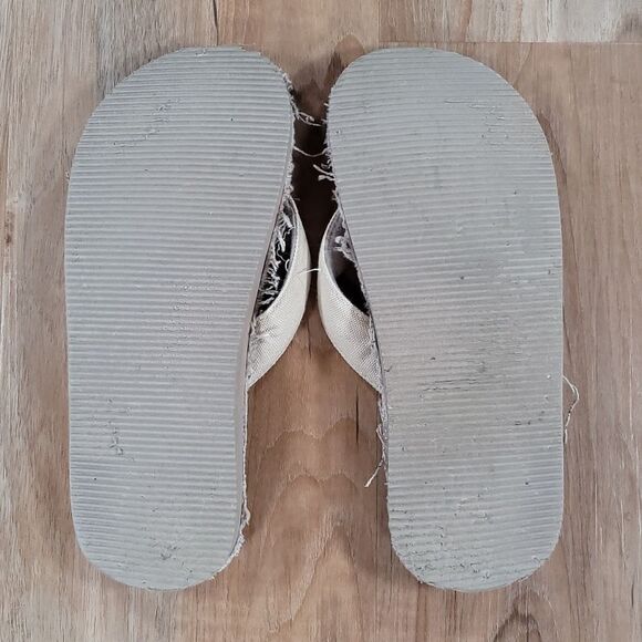 💜Old Navy Tan Canvas Raw Hemline Skull Print Flip Flops Youth Size 6 - Picture 4 of 5